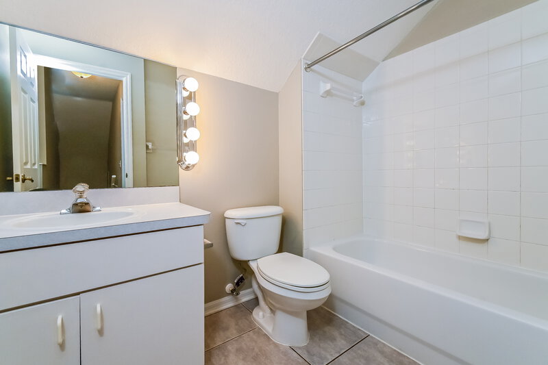 3,330/Mo, 4718 69th Ct E Palmetto, FL 34221 Bathroom View