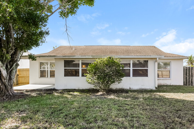 1,950/Mo, 11804 Dunster Ln Parrish, FL 34219 Rear View