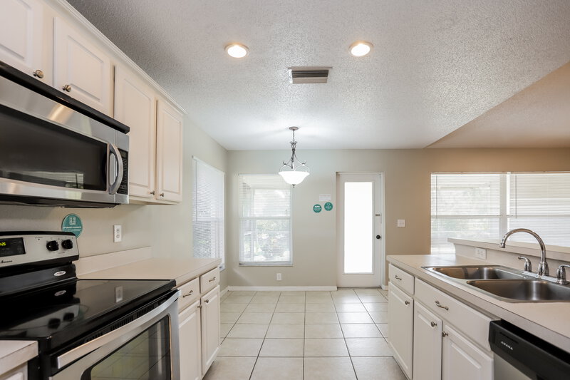 2,295/Mo, 11843 Dunster Ln Parrish, FL 34219 Kitchen View