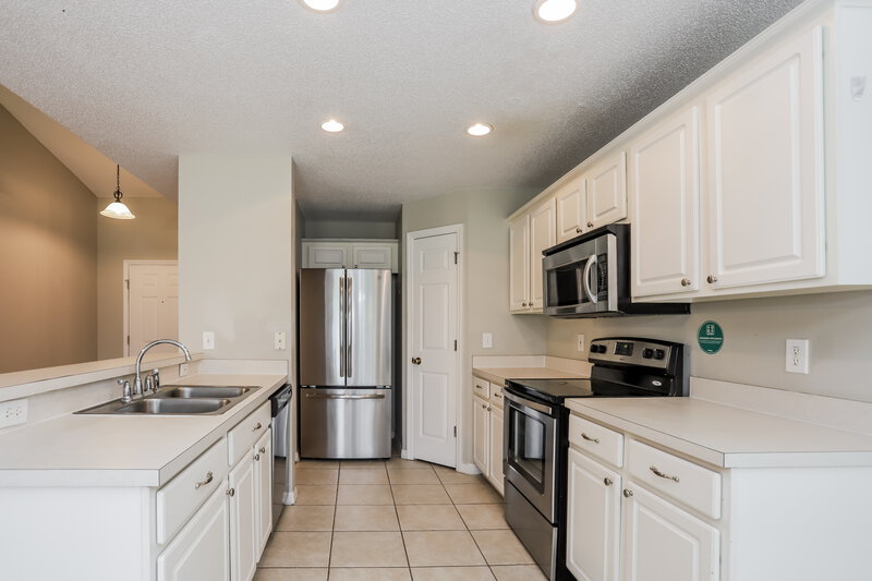 2,295/Mo, 11843 Dunster Ln Parrish, FL 34219 Kitchen View 2