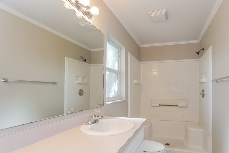 2,295/Mo, 11843 Dunster Ln Parrish, FL 34219 Main Bathroom View