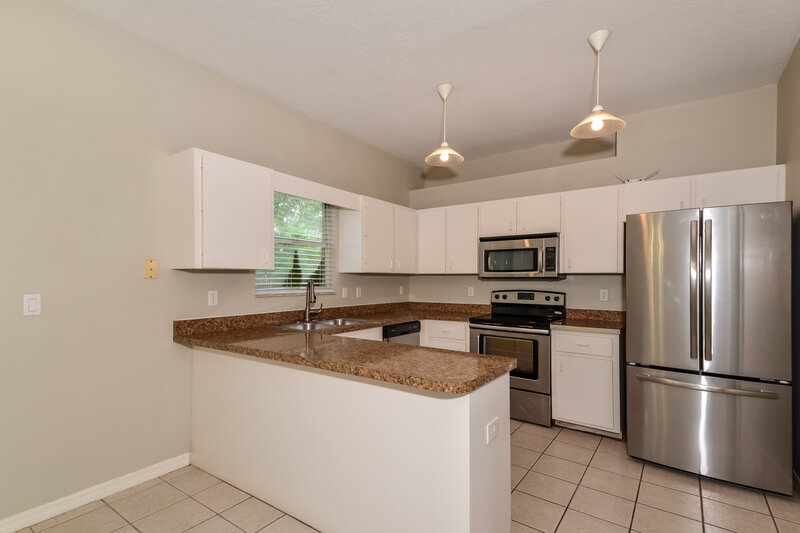 3,210/Mo, 2129 49th Ave E Bradenton, FL 34203 Kitchen View