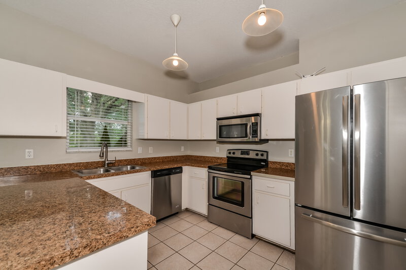 3,210/Mo, 2129 49th Ave E Bradenton, FL 34203 Kitchen View 2