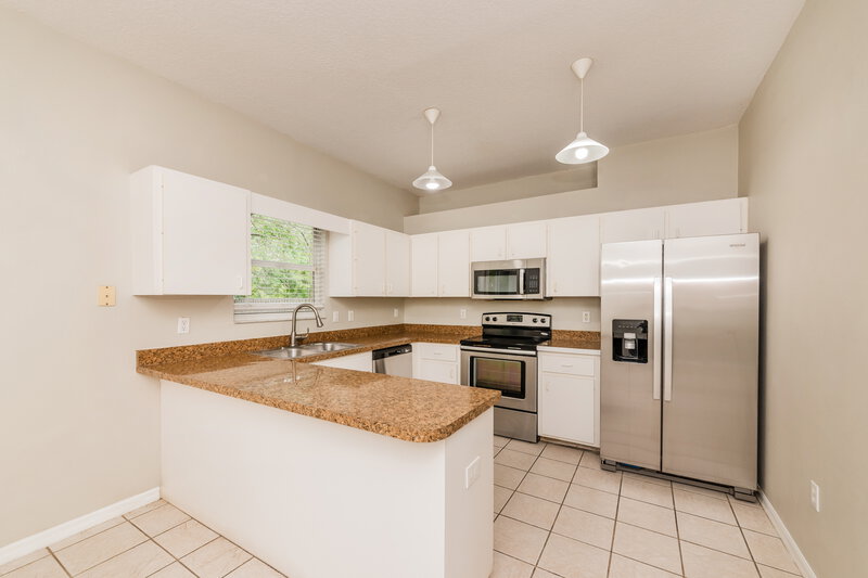 2,290/Mo, 2129 49th Ave E Bradenton, FL 34203 Kitchen View