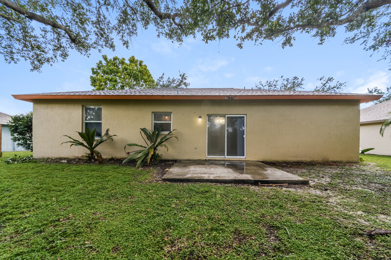 3,210/Mo, 2129 49th Ave E Bradenton, FL 34203 Rear View