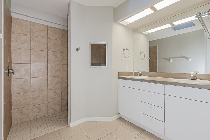 2,005/Mo, 4726 69th Ct E Palmetto, FL 34221 Main Bathroom View