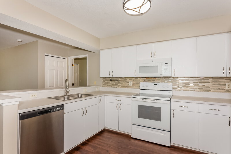 2,560/Mo, 5573 Colony Lake Ln Sarasota, FL 34233 Kitchen View