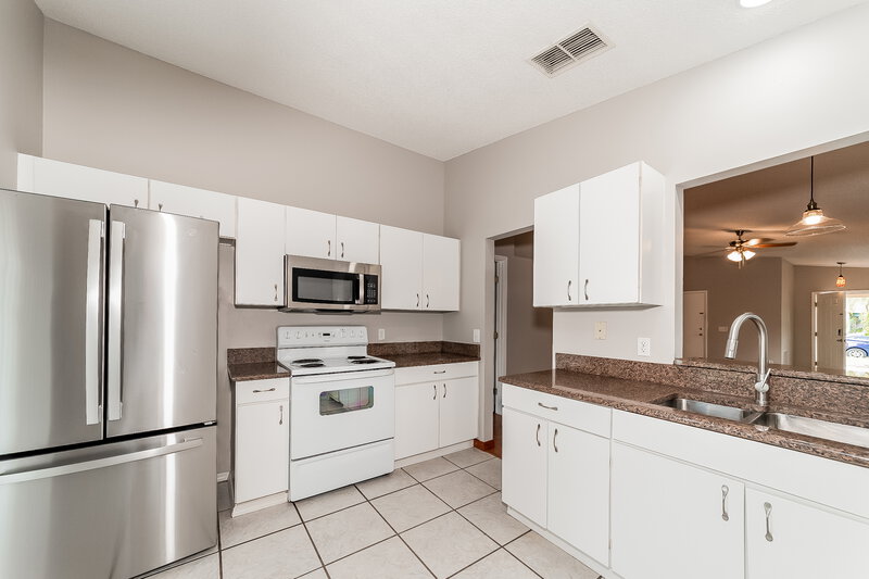 2,360/Mo, 3575 Chinaberry Ln Sarasota, FL 34235 Kitchen View 2