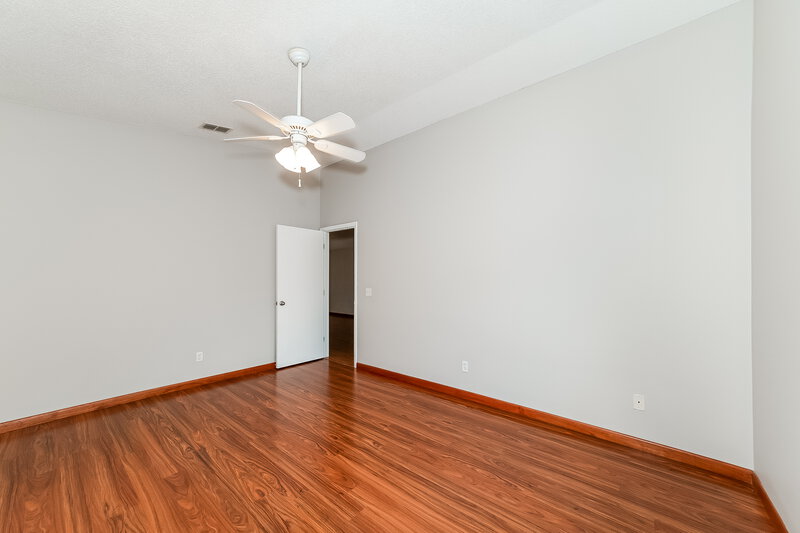 2,360/Mo, 3575 Chinaberry Ln Sarasota, FL 34235 Main Bedroom View 2