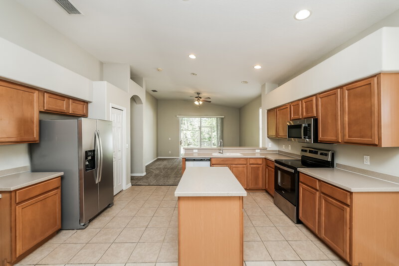 2,360/Mo, 3807 101st Ave E Parrish, FL 34219 Kitchen View