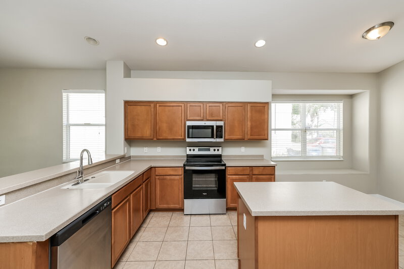 2,360/Mo, 3807 101st Ave E Parrish, FL 34219 Kitchen View 2