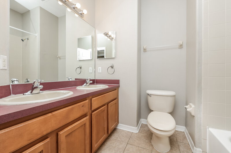 2,360/Mo, 3807 101st Ave E Parrish, FL 34219 Bathroom View