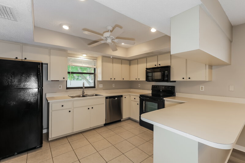 3,150/Mo, 1963 Country Meadows Way Sarasota, FL 34235 Kitchen View 2