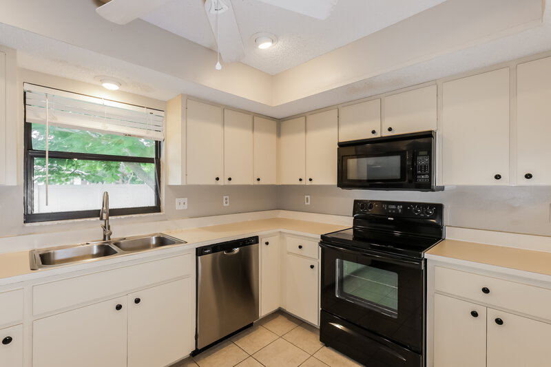 3,150/Mo, 1963 Country Meadows Way Sarasota, FL 34235 Kitchen View 3