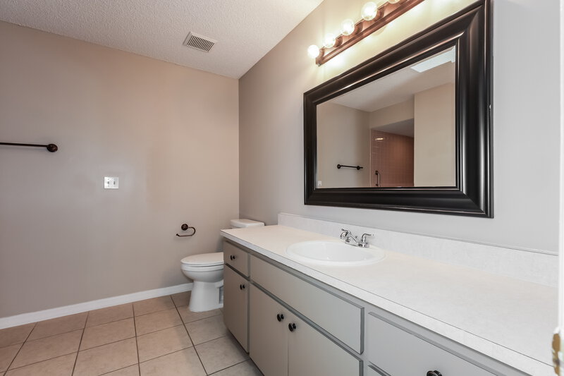 3,150/Mo, 1963 Country Meadows Way Sarasota, FL 34235 Main Bathroom View