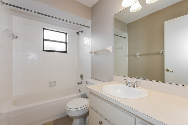3,150/Mo, 1963 Country Meadows Way Sarasota, FL 34235 Bathroom View