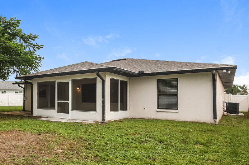 3,150/Mo, 1963 Country Meadows Way Sarasota, FL 34235 Rear View