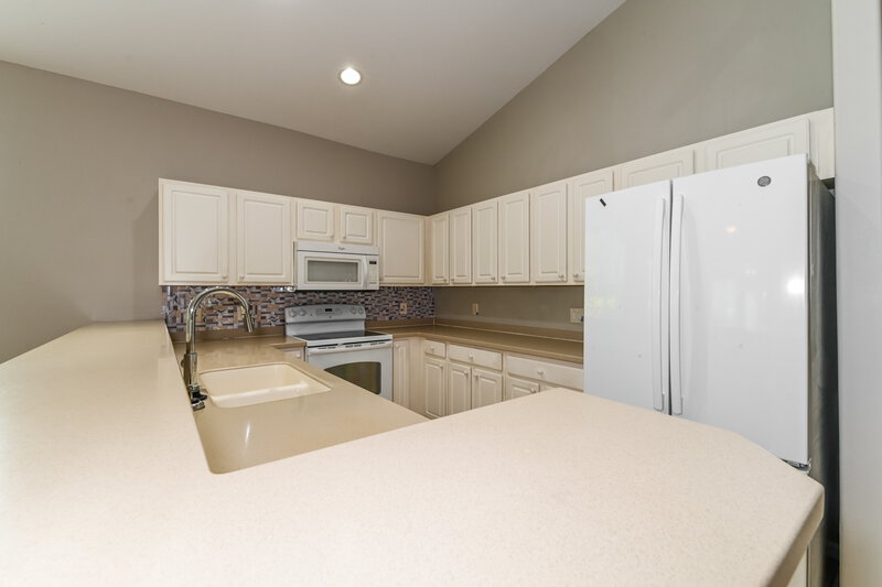 2,120/Mo, 12847 Timber Ridge Dr Fort Myers, FL 33913 Kitchen View