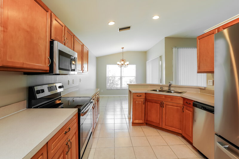 2,295/Mo, 13233 Hampton Park Ct Fort Myers, FL 33913 Kitchen View 2
