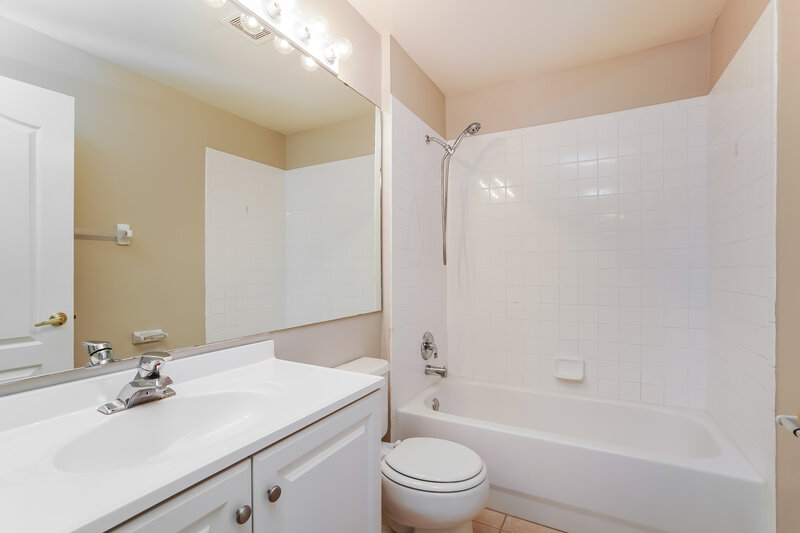2,295/Mo, 13233 Hampton Park Ct Fort Myers, FL 33913 Bathroom View