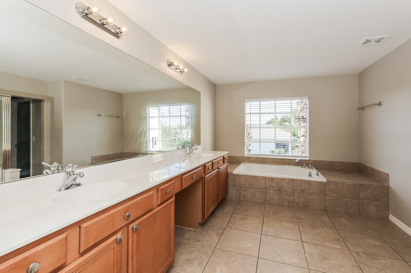 2,510/Mo, 2185 Fairmont Ln Naples, FL 34120 Main Bathroom View