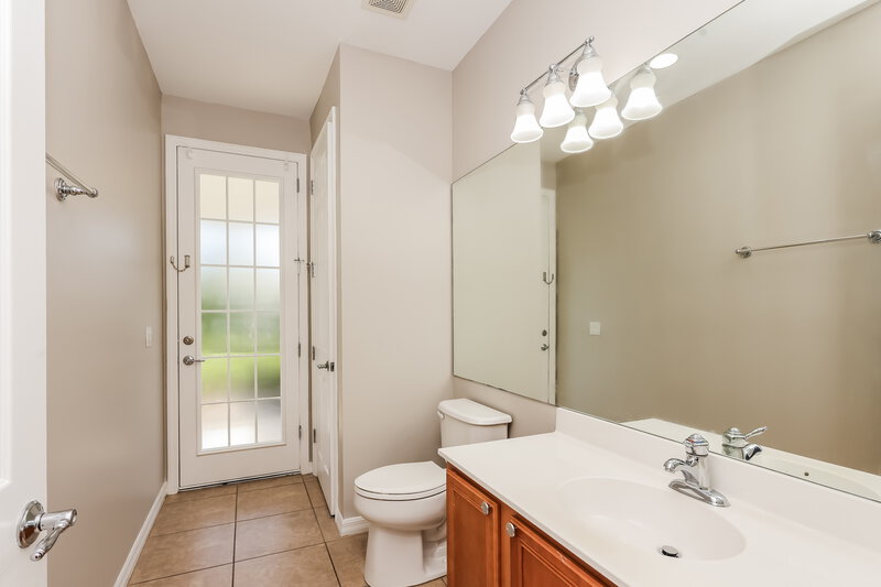2,510/Mo, 2185 Fairmont Ln Naples, FL 34120 Bathroom View 2