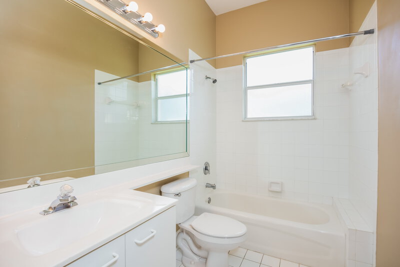 3,065/Mo, 3031 Orange Grove Trl Naples, FL 34120 Bathroom View