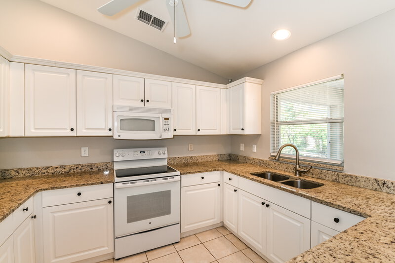 2,325/Mo, 4658 Sierra Ln Bonita Springs, FL 34134 Kitchen View 2