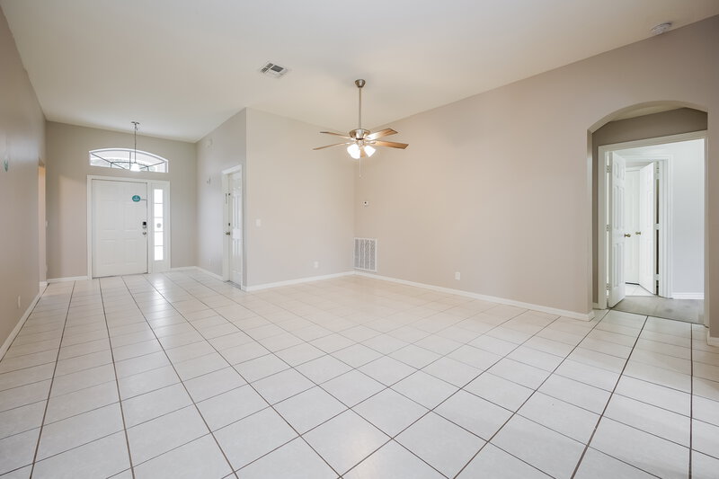 2,480/Mo, 9351 Middle Oak Dr Fort Myers, FL 33912 Living Room View