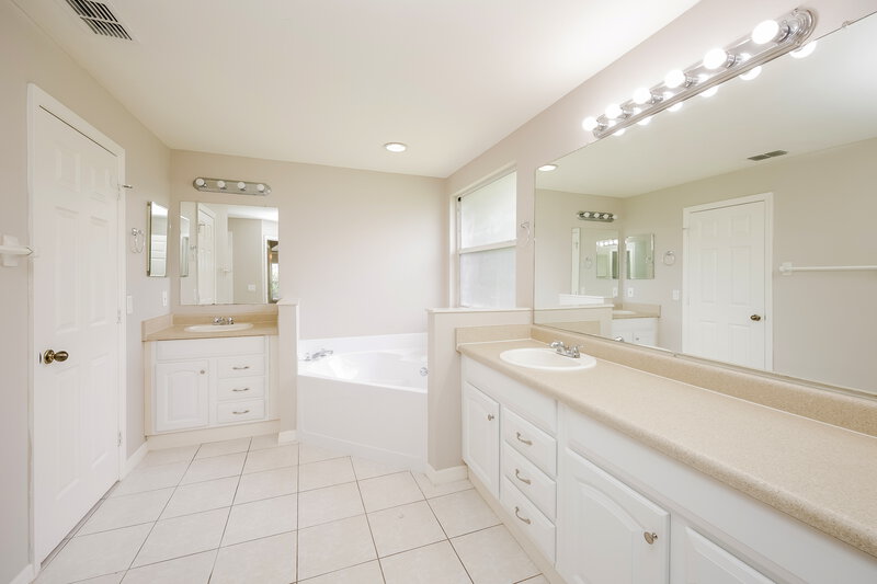 2,480/Mo, 9351 Middle Oak Dr Fort Myers, FL 33912 Main Bathroom View