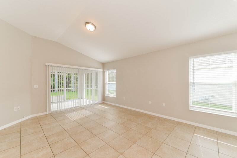 2,100/Mo, 11814 Acorn Woods Ter Lakewood Ranch, FL 34202 Living Room View