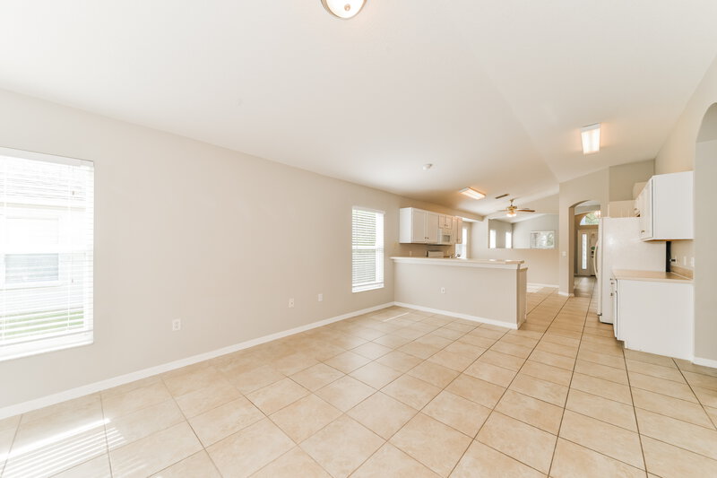 2,100/Mo, 11814 Acorn Woods Ter Lakewood Ranch, FL 34202 Living Room View 2