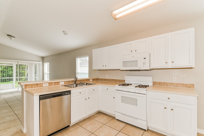 2,100/Mo, 11814 Acorn Woods Ter Lakewood Ranch, FL 34202 Kitchen View 2