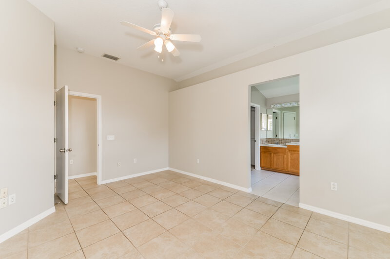 2,100/Mo, 11814 Acorn Woods Ter Lakewood Ranch, FL 34202 Main Bedroom View 2