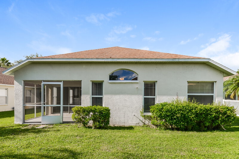 2,100/Mo, 11814 Acorn Woods Ter Lakewood Ranch, FL 34202 Rear View