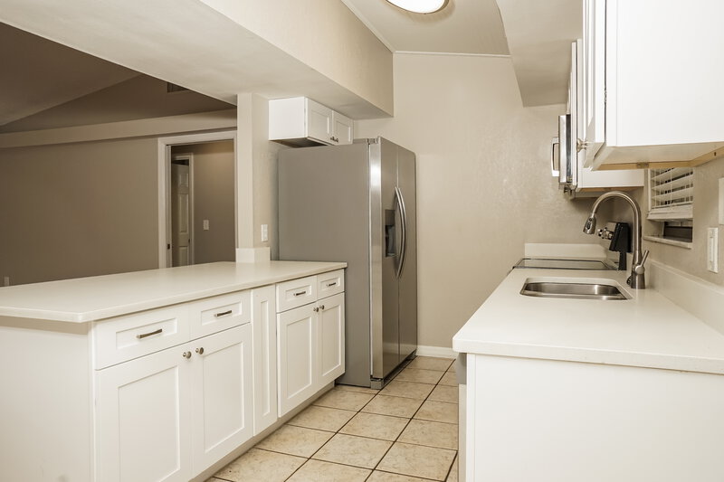 2,375/Mo, 5785 Colonial Oaks Blvd Sarasota, FL 34232 Kitchen View