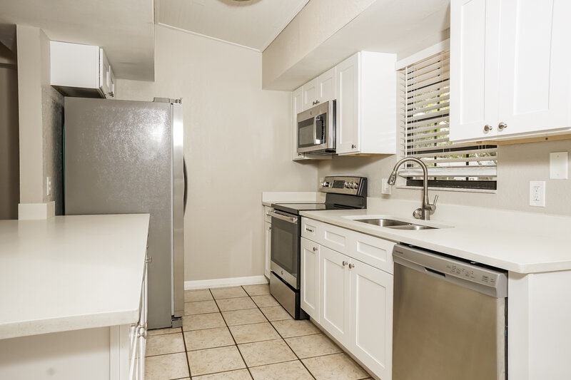 2,375/Mo, 5785 Colonial Oaks Blvd Sarasota, FL 34232 Kitchen View 2