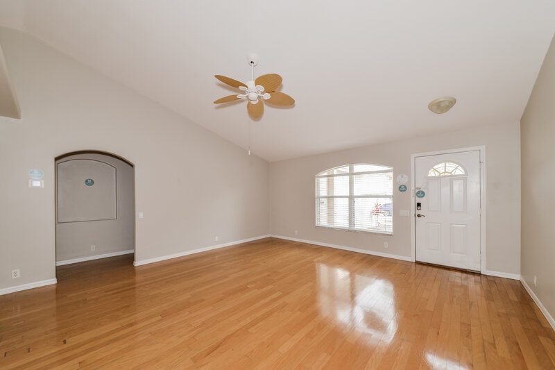 3,520/Mo, 7416 39th Ct E Sarasota, FL 34243 Living Room View