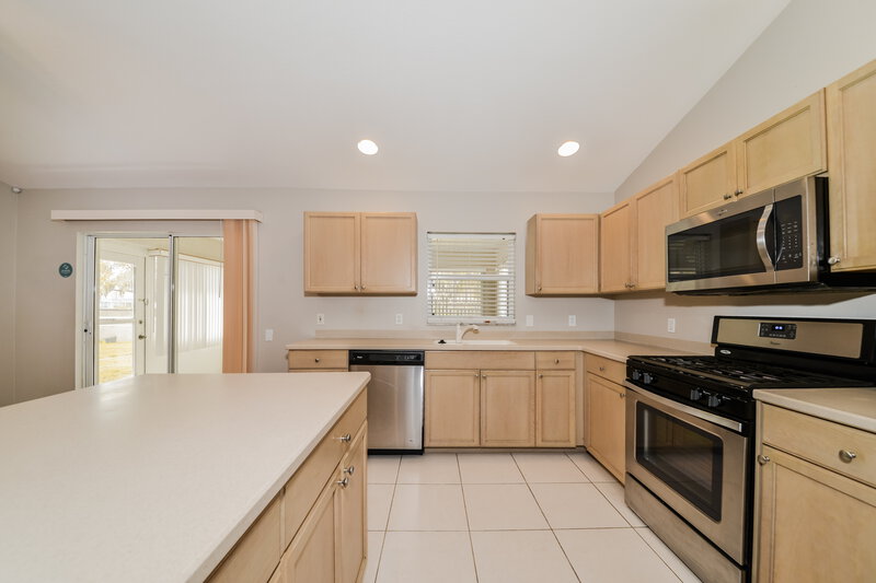 3,520/Mo, 7416 39th Ct E Sarasota, FL 34243 Kitchen View 2