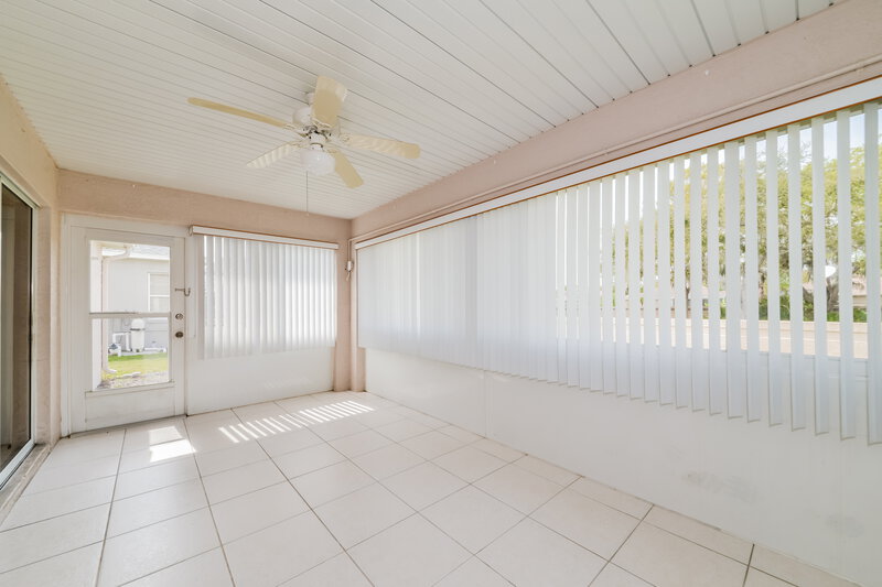 3,520/Mo, 7416 39th Ct E Sarasota, FL 34243 Sun Room View