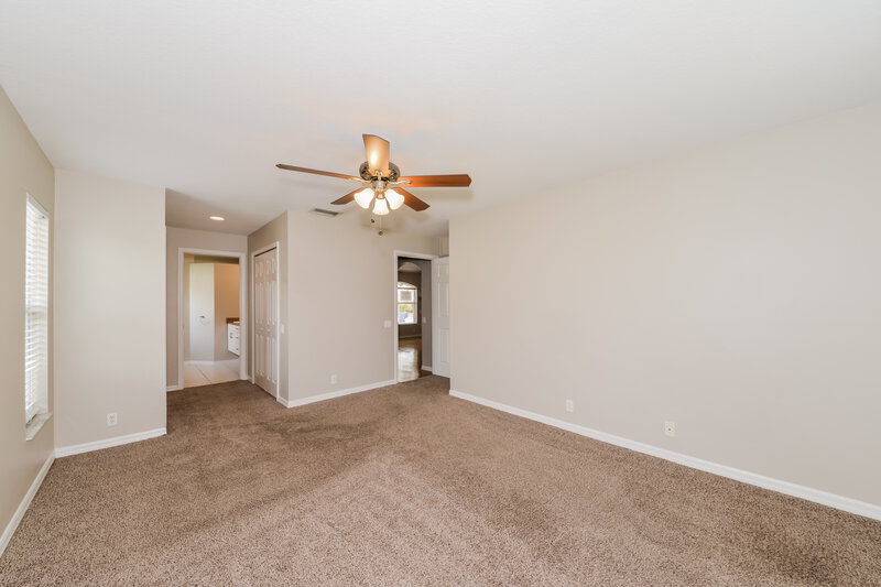 3,520/Mo, 7416 39th Ct E Sarasota, FL 34243 Main Bedroom View 2