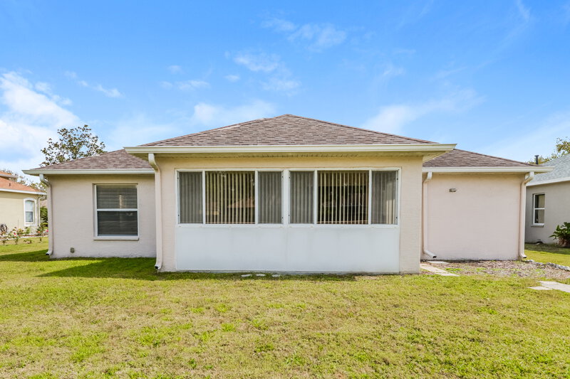 3,520/Mo, 7416 39th Ct E Sarasota, FL 34243 Rear View