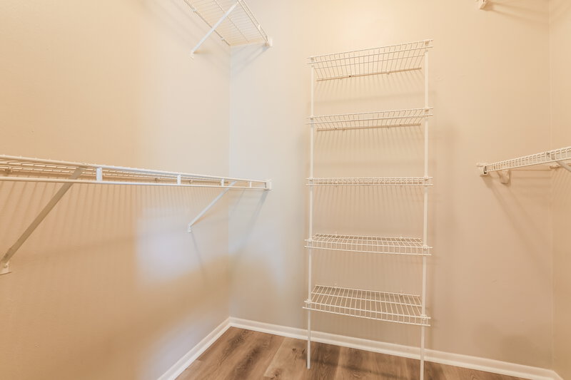 2,345/Mo, 1600 Fawnwood Cir Sarasota, FL 34232 Walk In Closet View