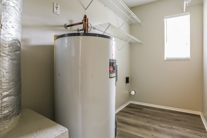 2,345/Mo, 1600 Fawnwood Cir Sarasota, FL 34232 Laundry Room View