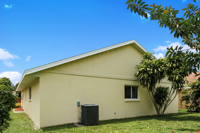 2,345/Mo, 1600 Fawnwood Cir Sarasota, FL 34232 Rear View