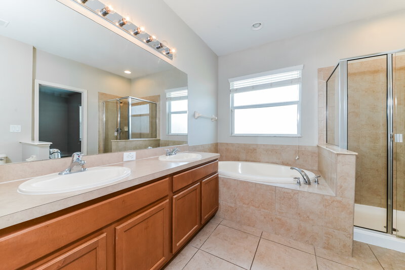 2,365/Mo, 7926 113th Avenue Cir E Parrish, FL 34219 Main Bathroom View