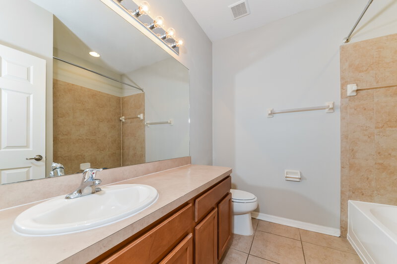 2,365/Mo, 7926 113th Avenue Cir E Parrish, FL 34219 Bathroom View