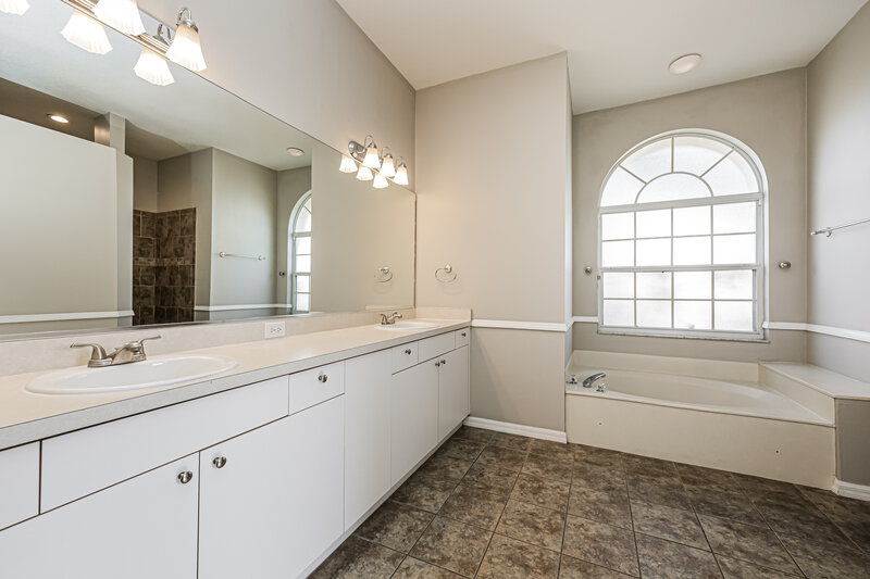 2,280/Mo, 6282 Rock Creek Cir Ellenton, FL 34222 Main Bathroom View