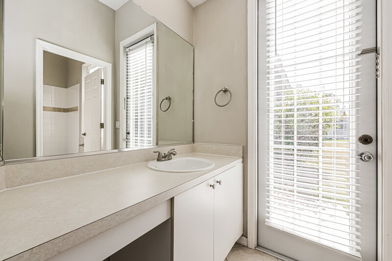 2,280/Mo, 6282 Rock Creek Cir Ellenton, FL 34222 Main Bathroom View 2