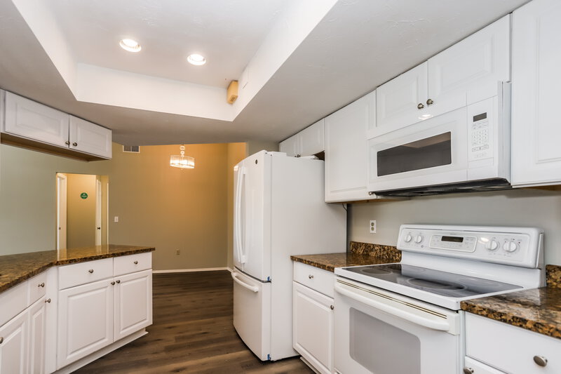 2,480/Mo, 5680 Colonial Oaks Blvd Sarasota, FL 34232 Kitchen View